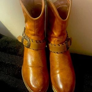 Women Pierre Dumas brown boots size 9